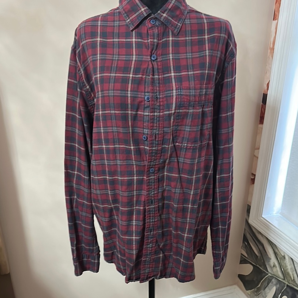 American Eagle Outfitters Men's Red and Blue Plaid Shirt